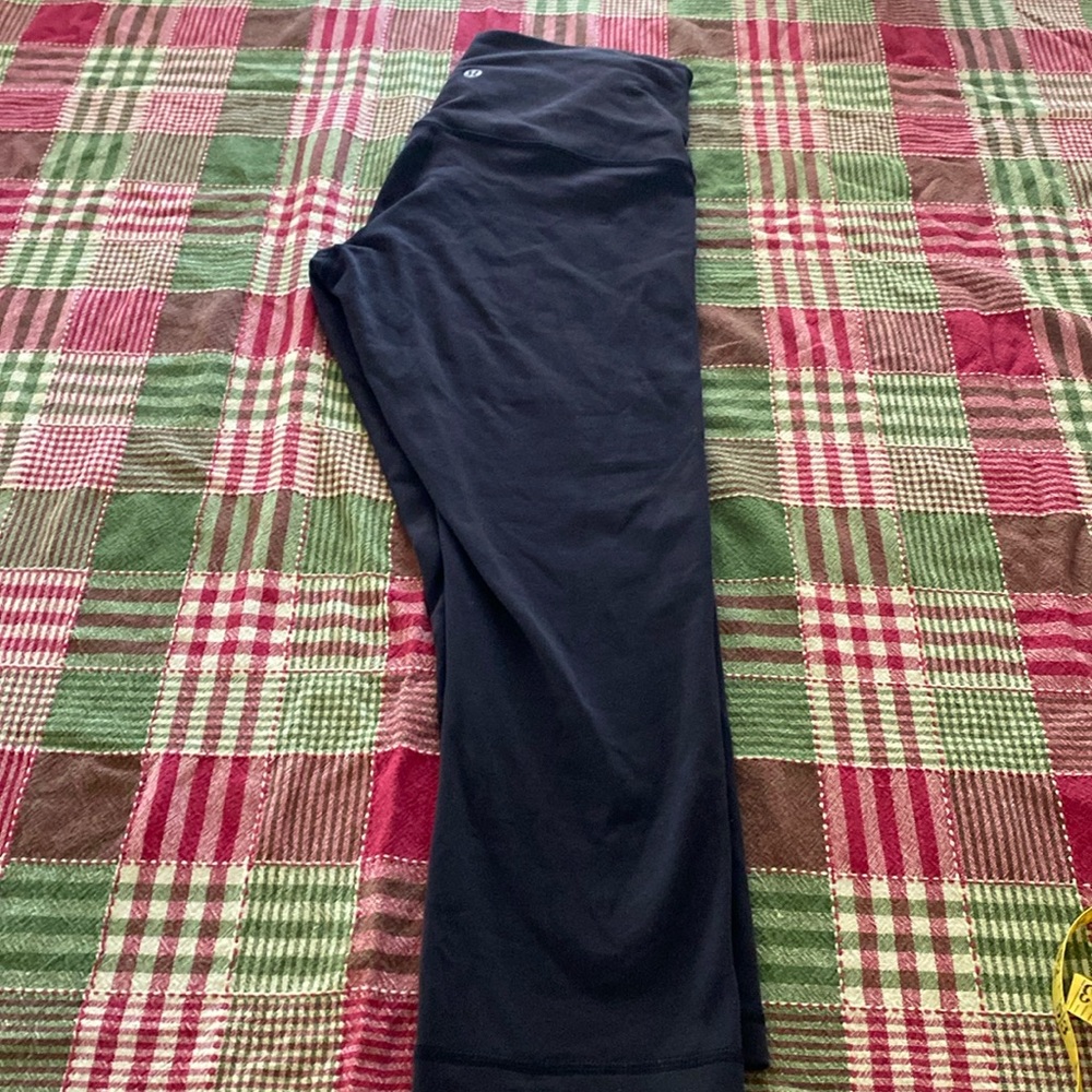 Lululemon Wunder Under size 8 “19” inseam.